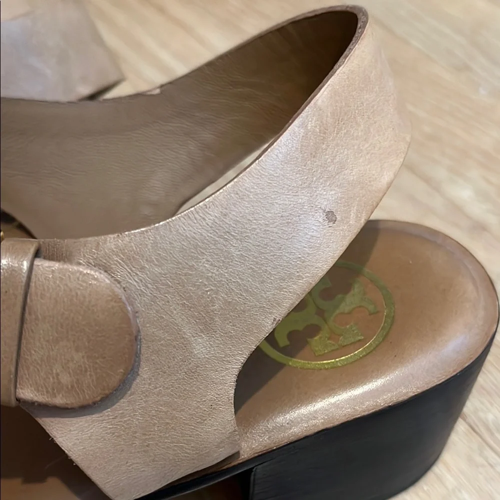 Tory Burch Block Heel Tan Sandals with T-Strap Design 7.5 - Picture 3 of 6